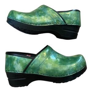 Sanita Patent Leather Nurse Clogs EU 35 US4 Green Marble Slip Ons Comfort Shoes